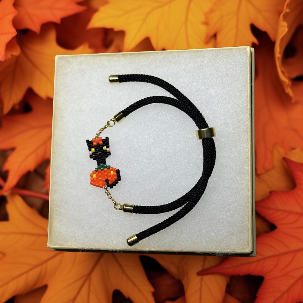 Hand crafted Beaded Black Halloween Cat Adjustable Cord Bracelet Gold Accents - Picture 7 of 7